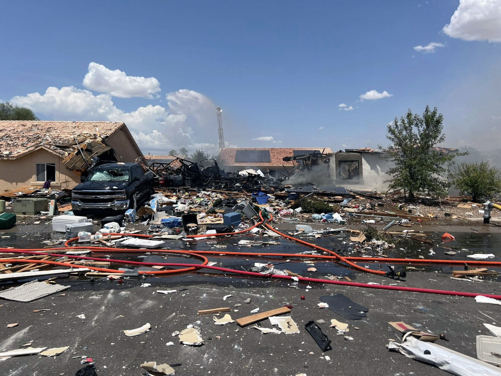 Fire destroys house on ÃÛèÖÖ±²¥'s SE side